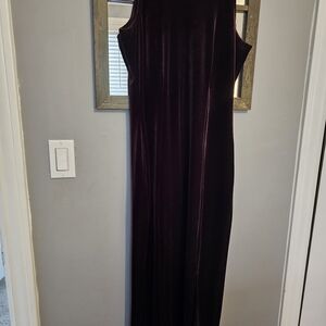 Elegant Velvet Maxi Dress in Deep Purple